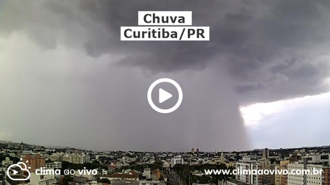 na imagem mostra a passagem de chuva intensa na capital paranaense nesta tarde de quinta-feira